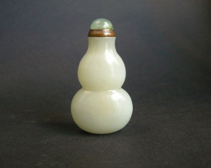 Snuff bottle jade celadon color double gourd | MasterArt